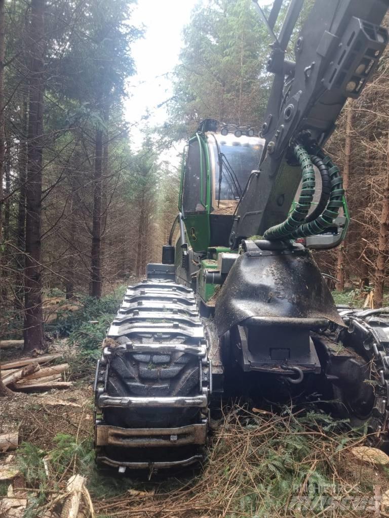 John Deere 1170 G Harvester