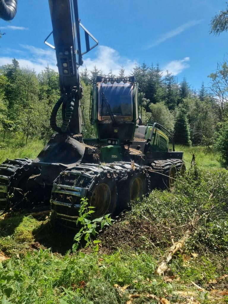 John Deere 1170 G Harvester