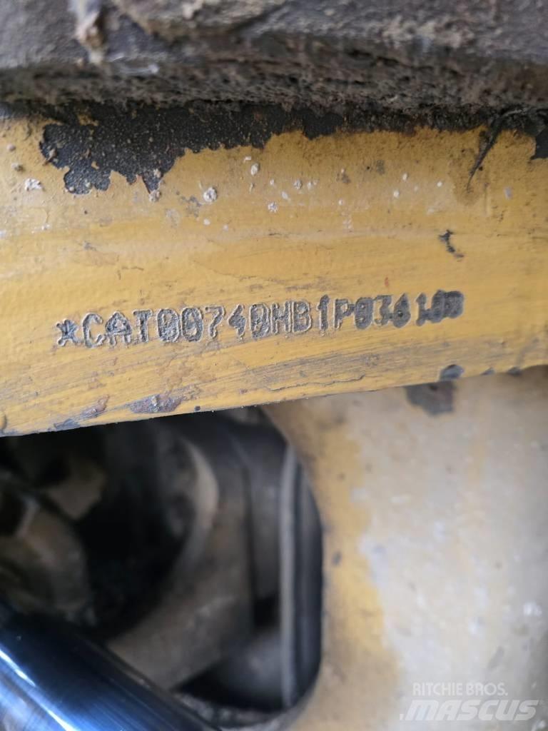 CAT 740 Dumper - Knickgelenk