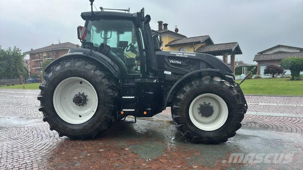 Valtra Q305 Traktoren