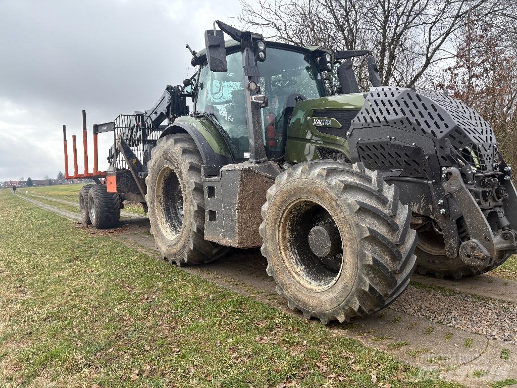 Valtra Q 305 Traktoren