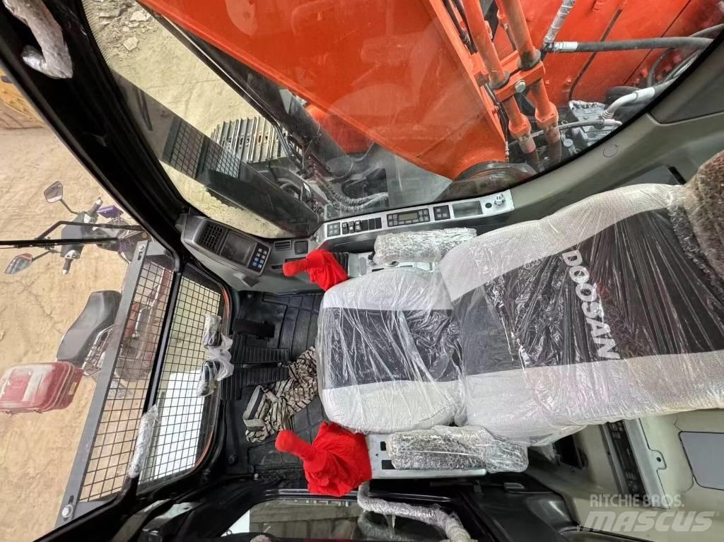 Doosan DX 300 Raupenbagger