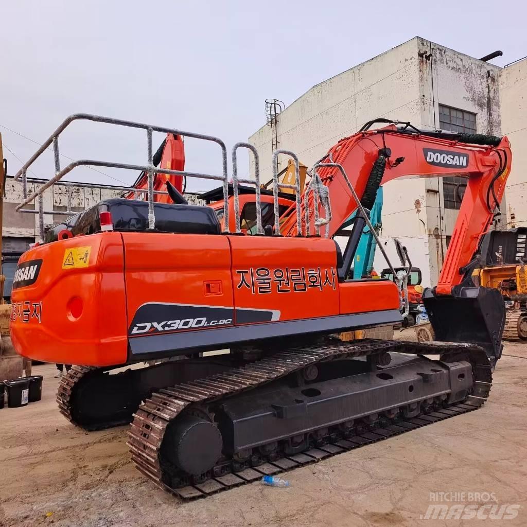 Doosan DX 300 Raupenbagger
