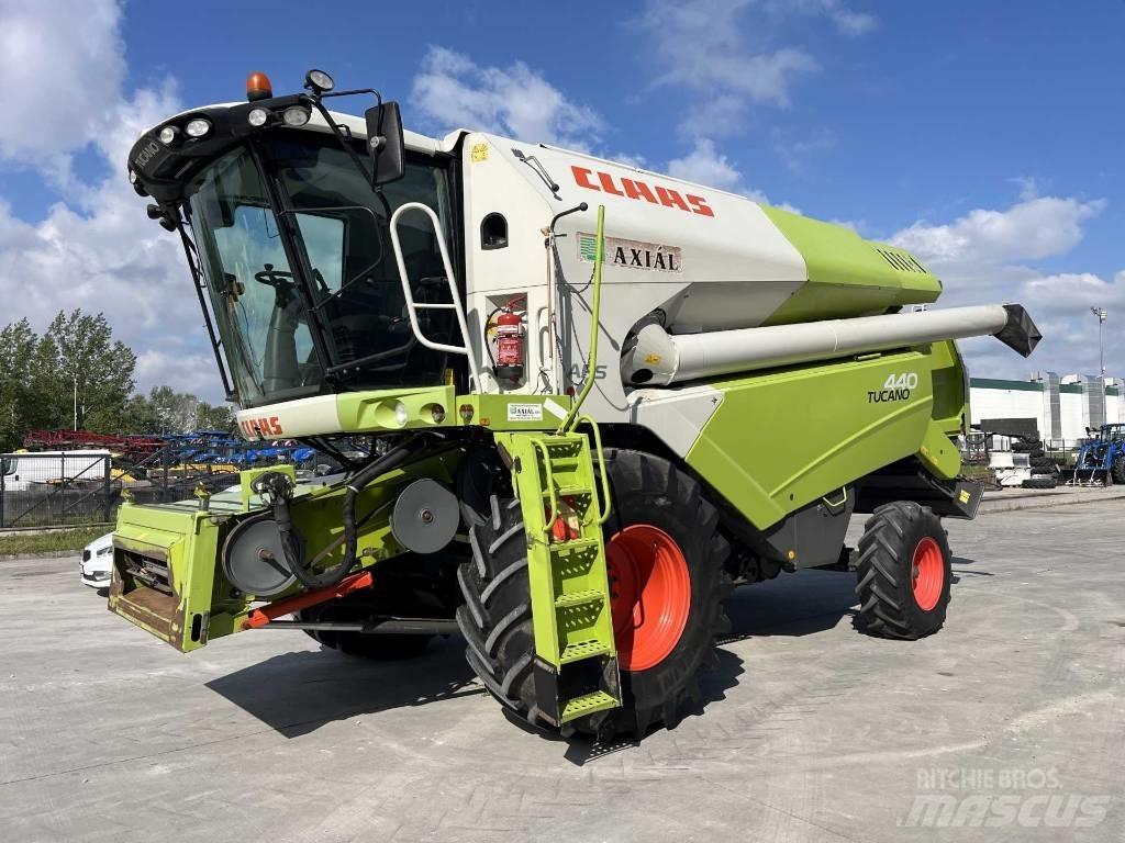 CLAAS Tucano 440 Mähdrescher