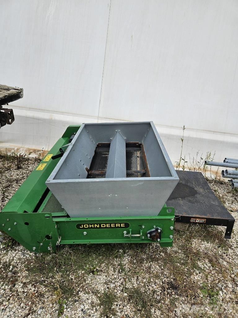 John Deere TD 100 Streuer