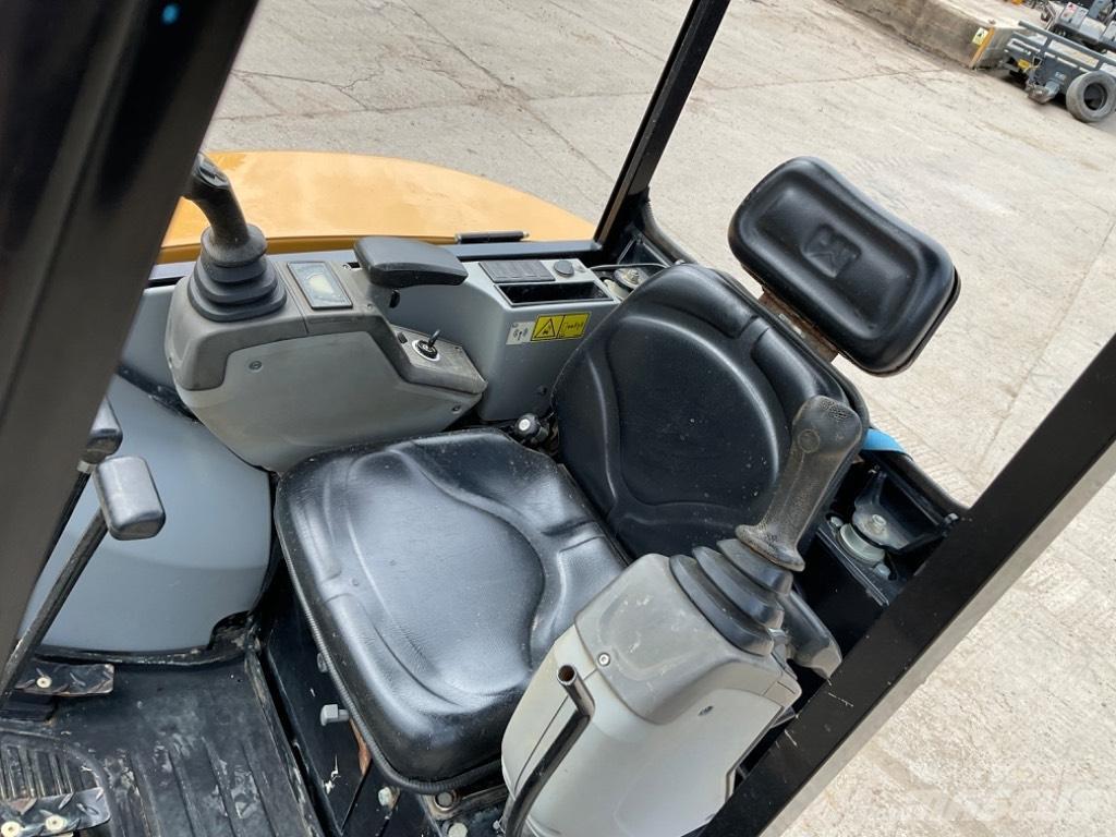 CAT 302.7 D CR Minibagger < 7t