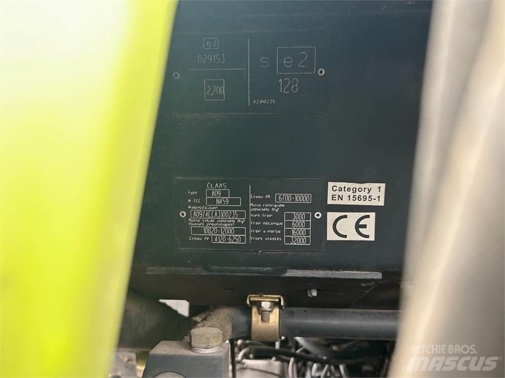 CLAAS Axion 810 Traktoren