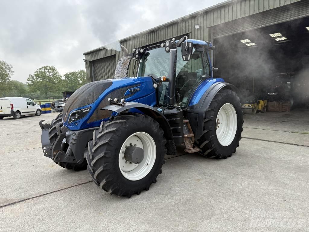 Valtra T 234 V Traktoren