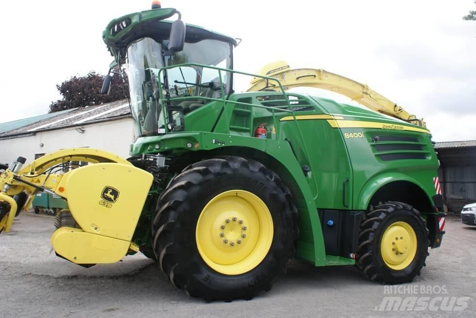 John Deere 8400 T Selbstfahrende Häcksler