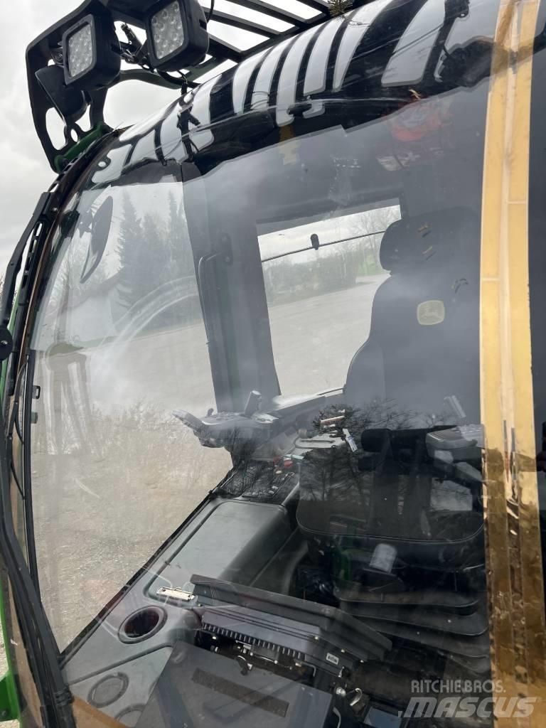 John Deere 1170 E Harvester