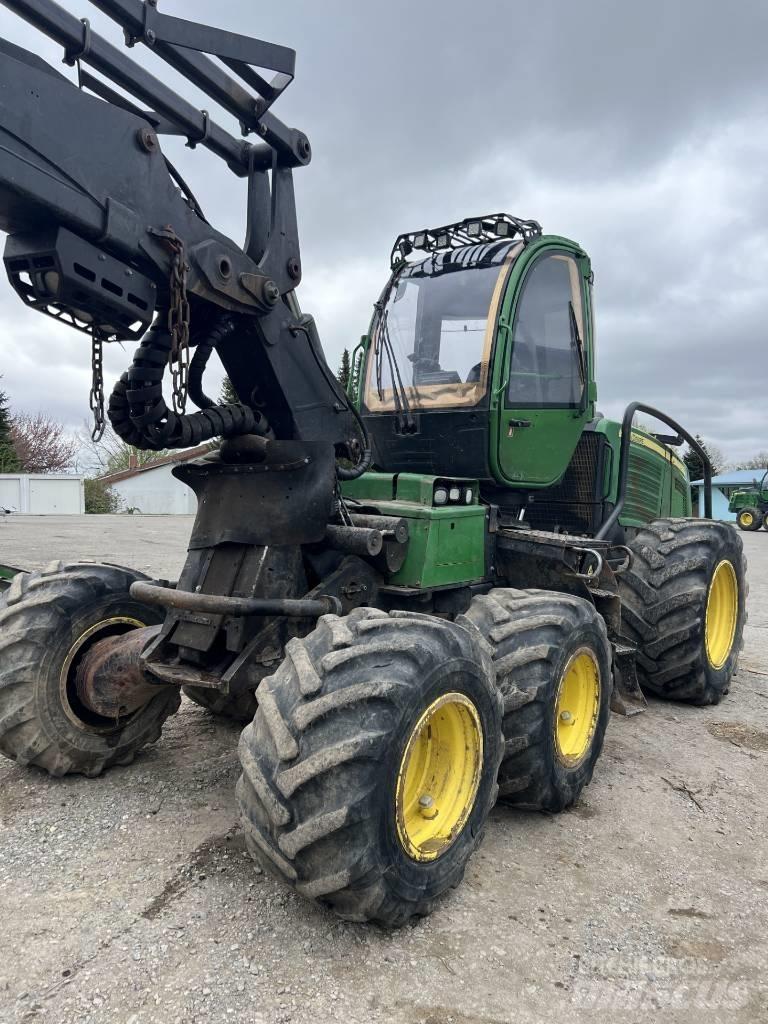 John Deere 1170 E Harvester