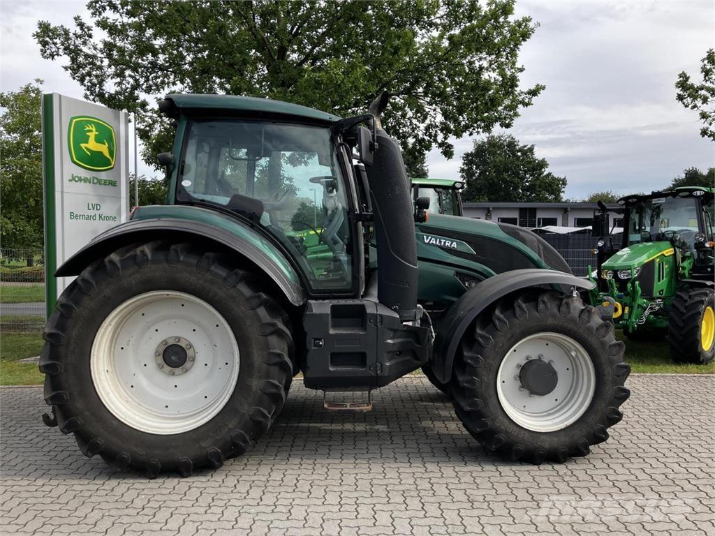 Valtra T174 Versu Traktoren