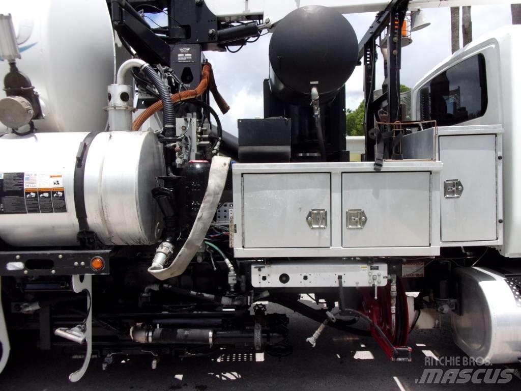 International 7500 Saug- und Druckwagen