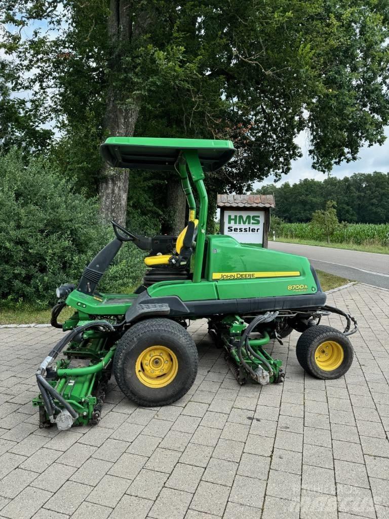 John Deere 8700 A Fairway-Mäher