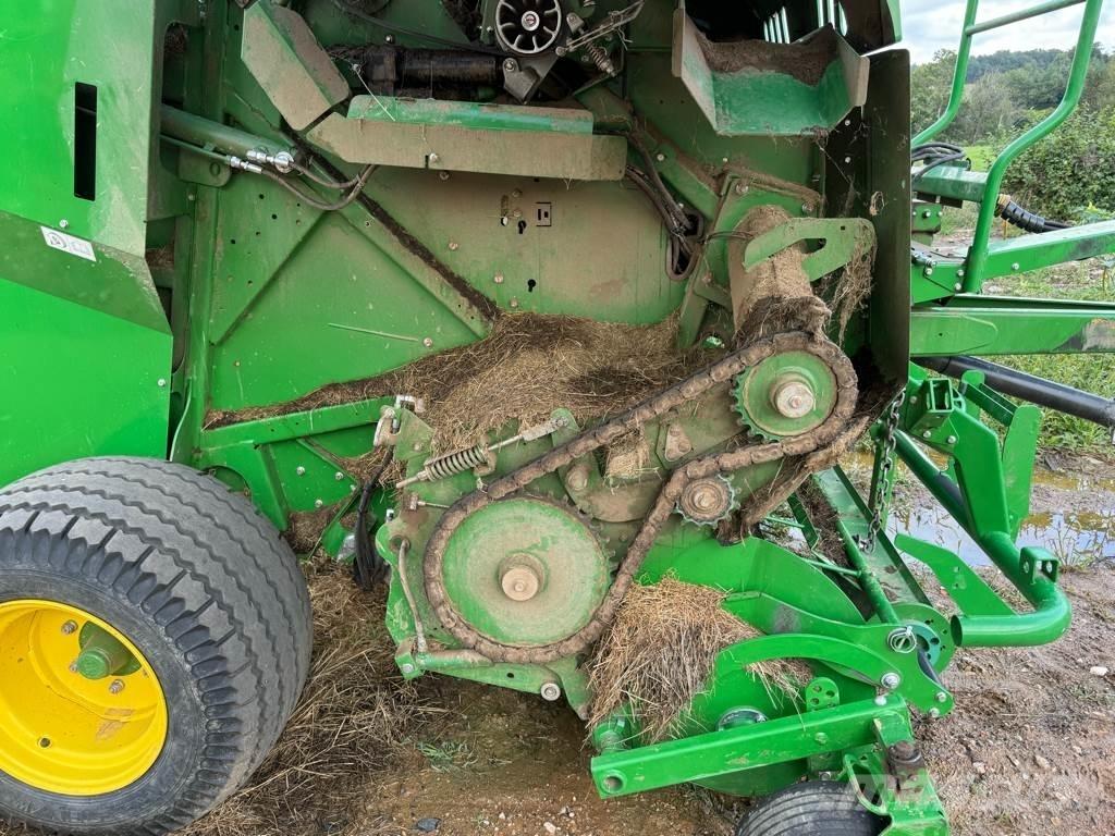 John Deere F441M Rundballenpressen