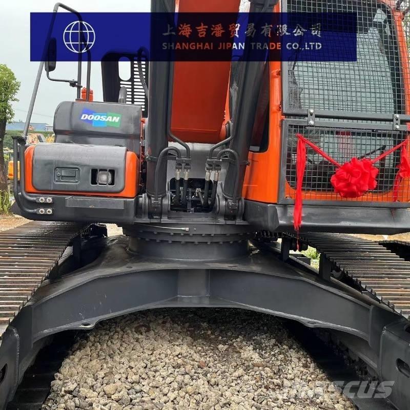 Doosan DX 225 Raupenbagger