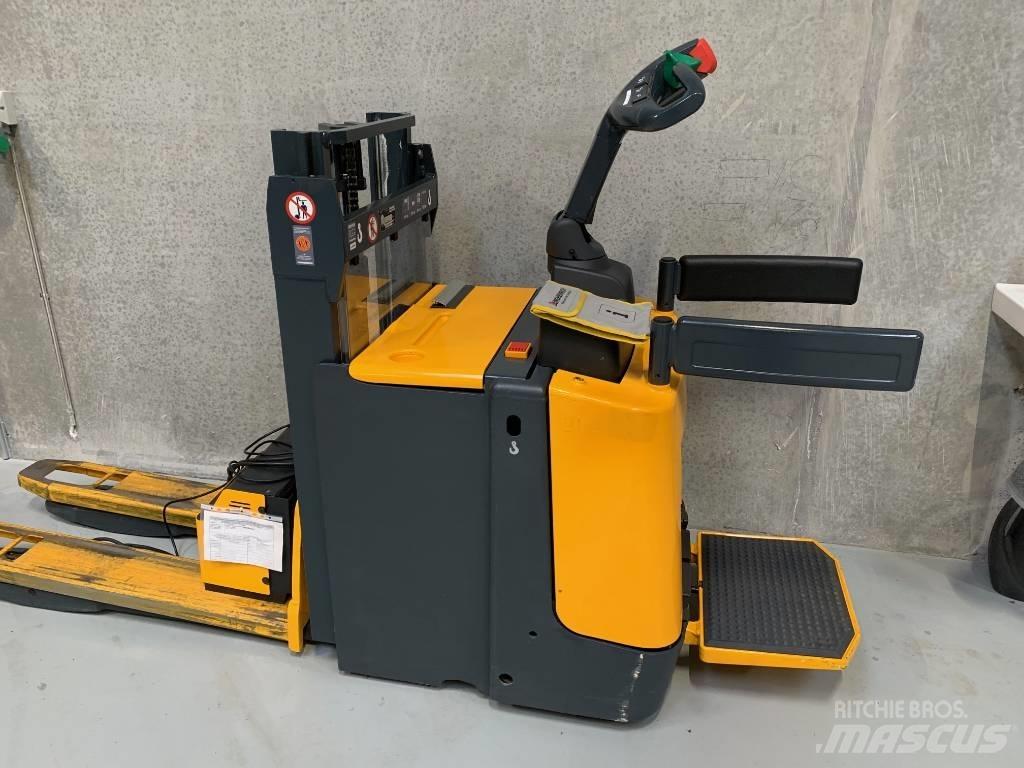 Jungheinrich ERD 220 Deichselstapler