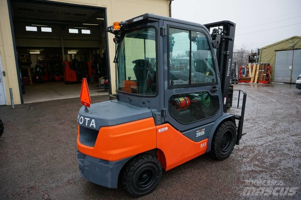 Toyota 52-8FDJF35 Dieselstapler