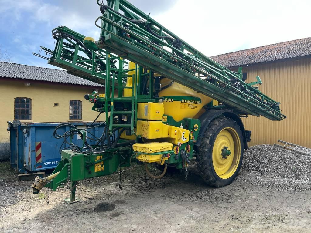 John Deere 840 Anhängespritzen