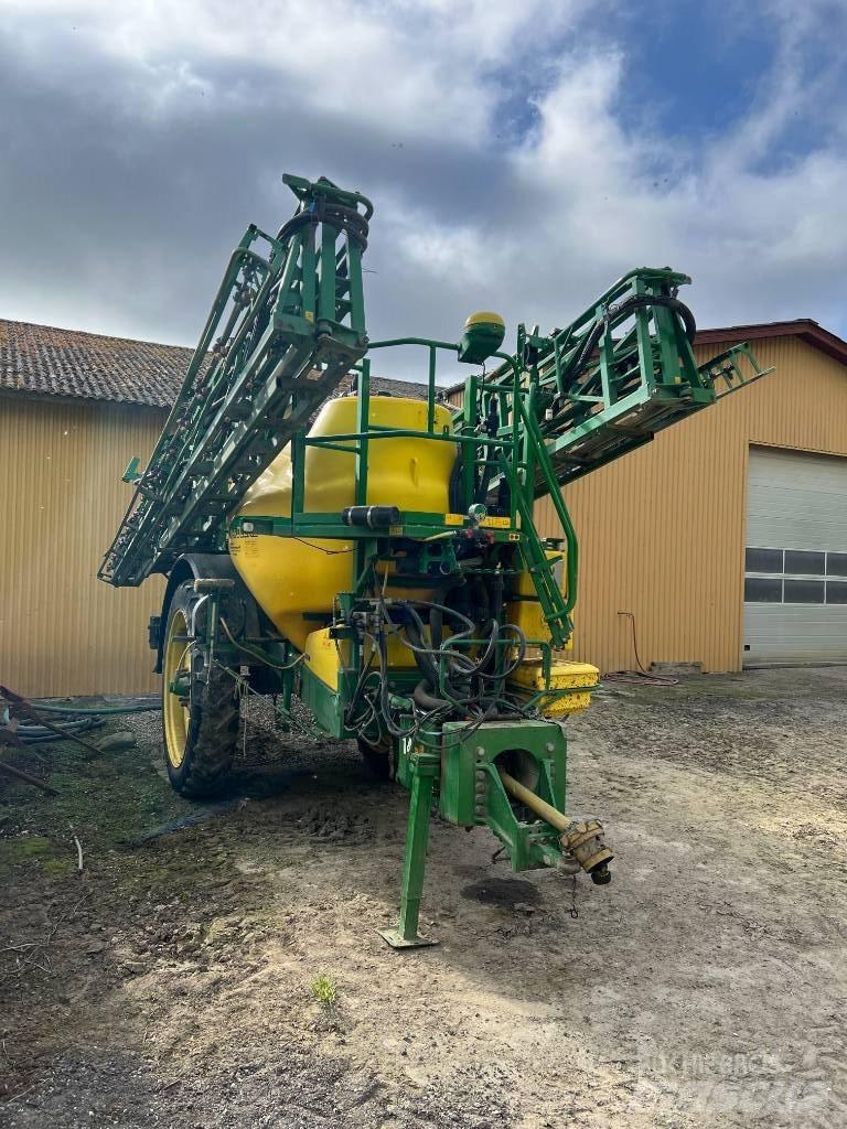John Deere 840 Anhängespritzen