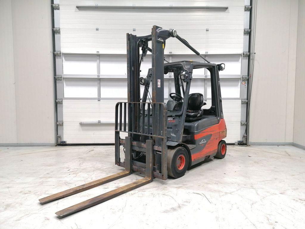 Linde E30-01 Elektrostapler