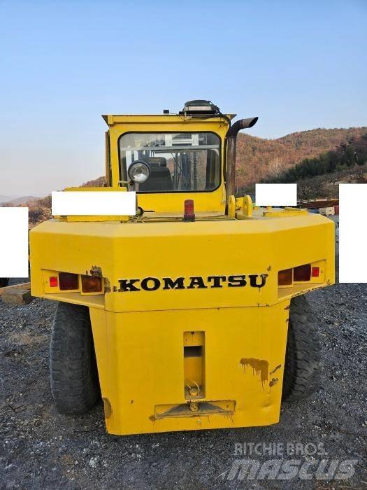 Komatsu FD 150 Schubmaststapler
