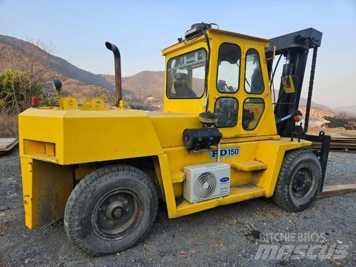 Komatsu FD 150 Schubmaststapler