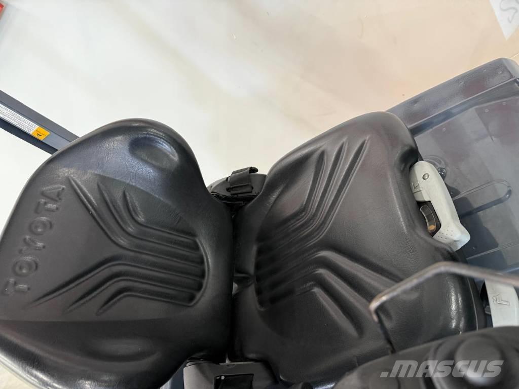 Toyota 11032 - 8FBM16T Elektrostapler