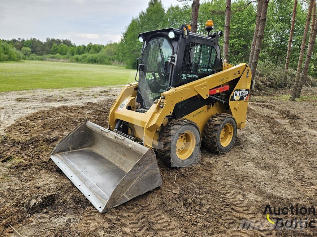 CAT 236 D Kompaktlader