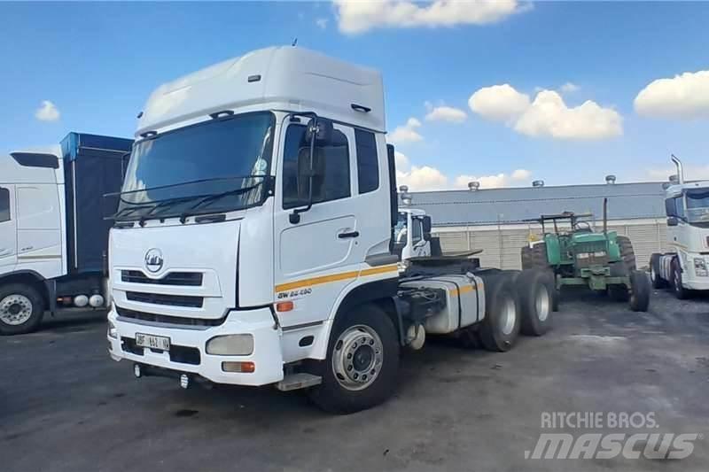 UD QUESTER GWE440 Andere Fahrzeuge
