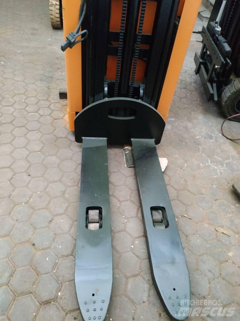 Still Aufsitzstapler Elektrostapler