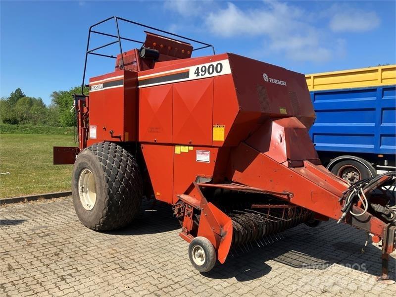 Hesston 4900 Quaderpressen