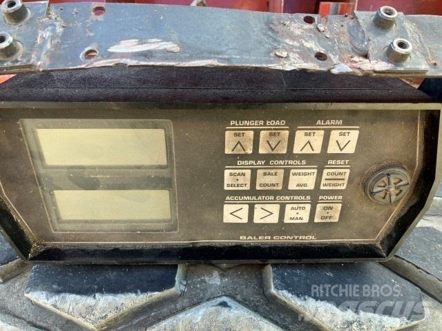 Hesston 4900 Quaderpressen