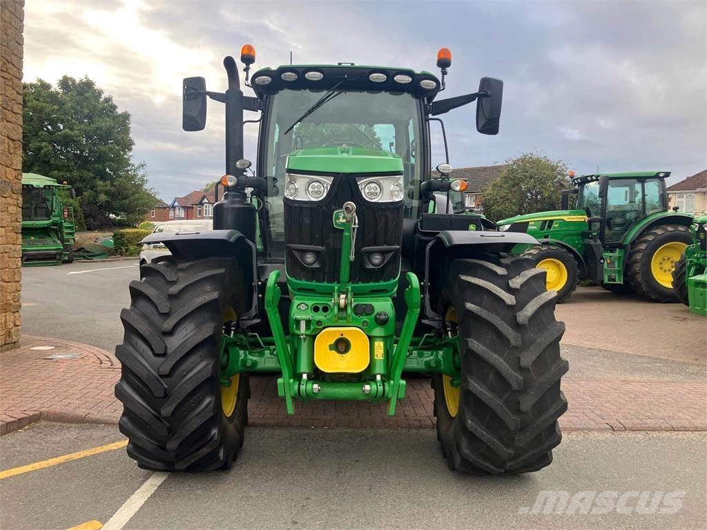 John Deere 6215R Traktoren