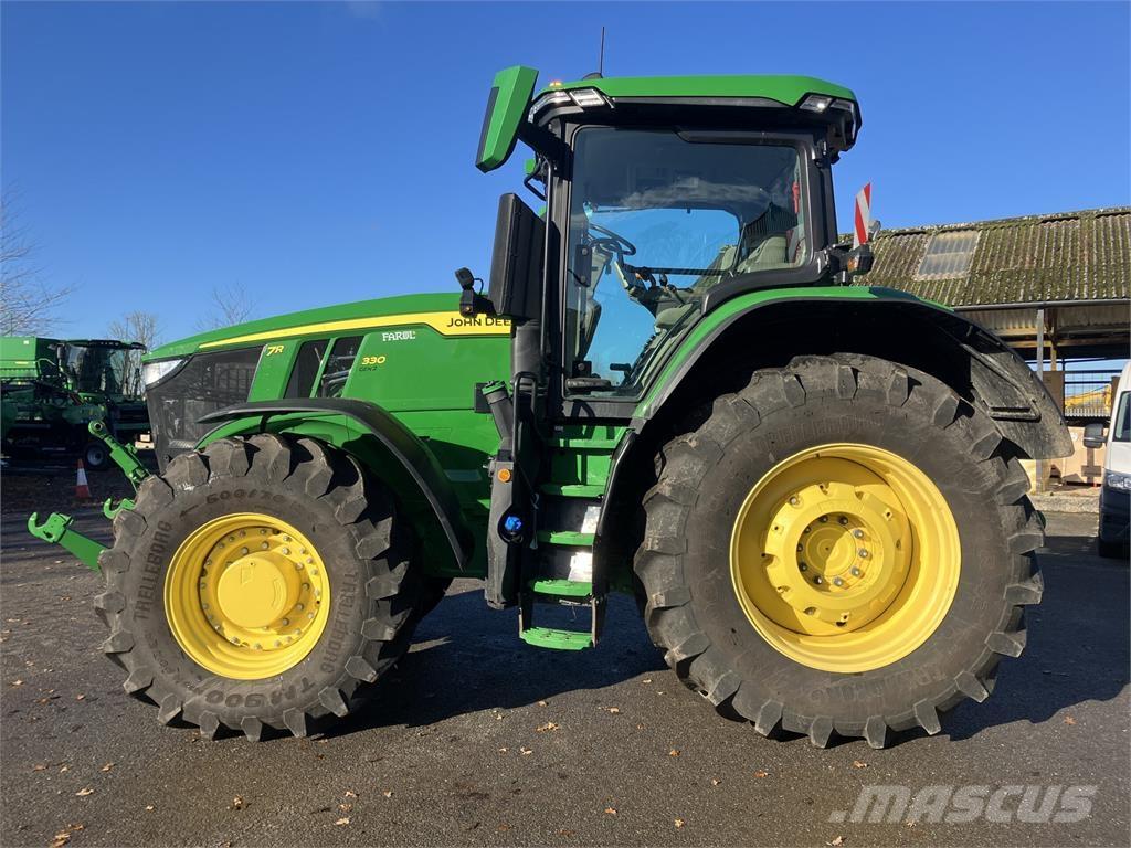 John Deere 7R 330 Traktoren