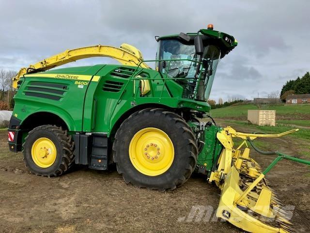 John Deere 8400i Selbstfahrende Häcksler