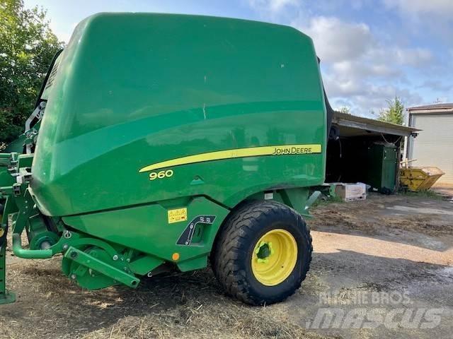 John Deere 960 Quaderpressen