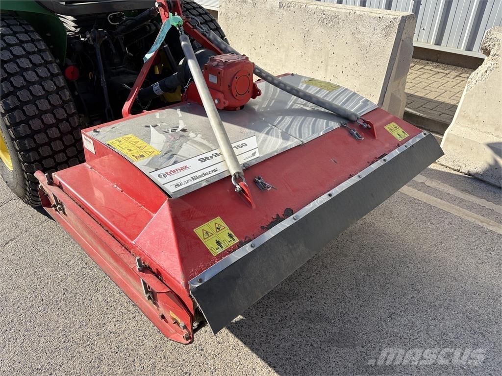 Trimax Striker 150 Gezogene und selbstfahrende Mäher