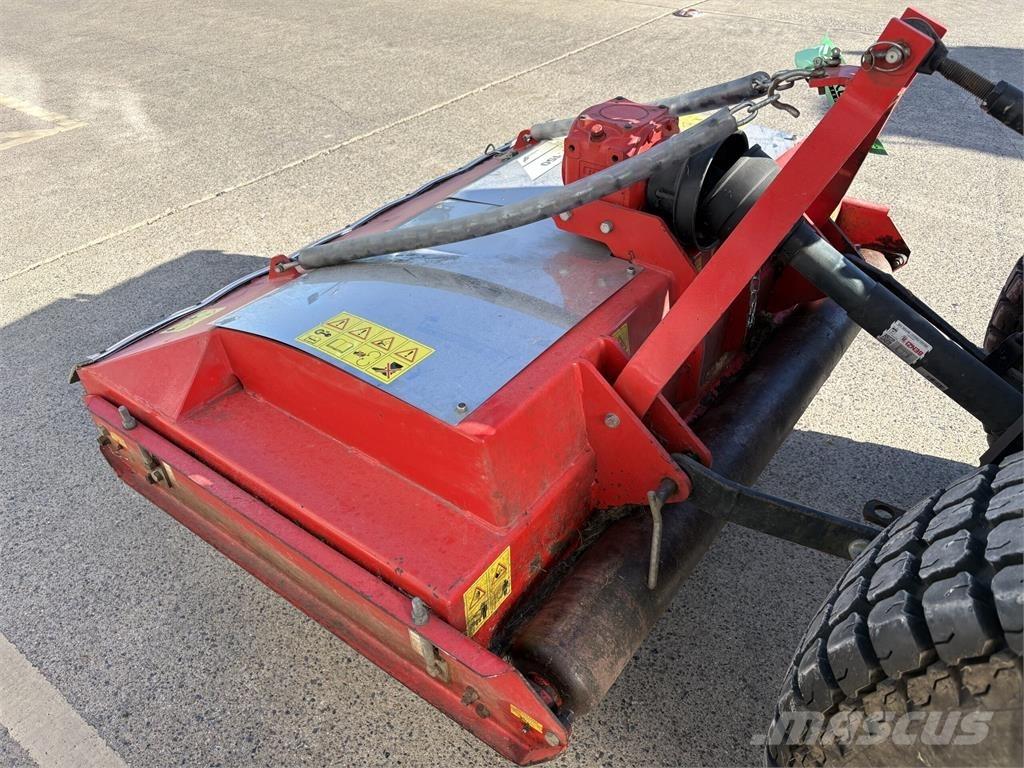 Trimax Striker 150 Gezogene und selbstfahrende Mäher