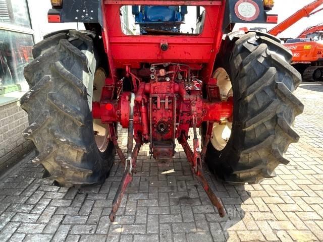 International 1255 A Traktoren