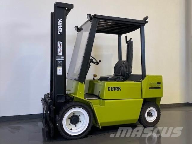 Clark DPM30N Dieselstapler