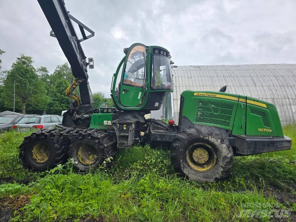 John Deere 1070 E Harvester