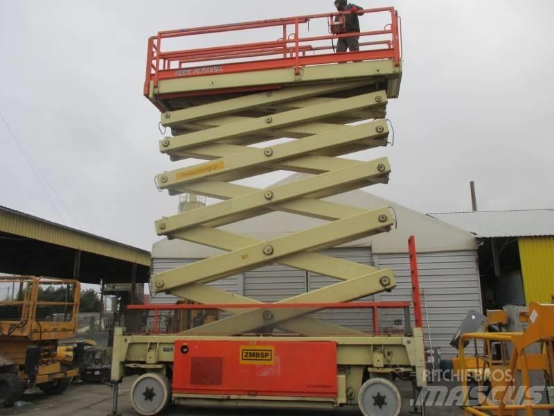 JLG Liftlux 245-12 Scheren-Arbeitsbühnen