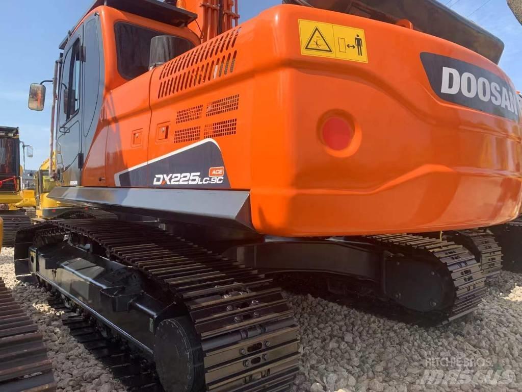 Doosan DX 225 Raupenbagger