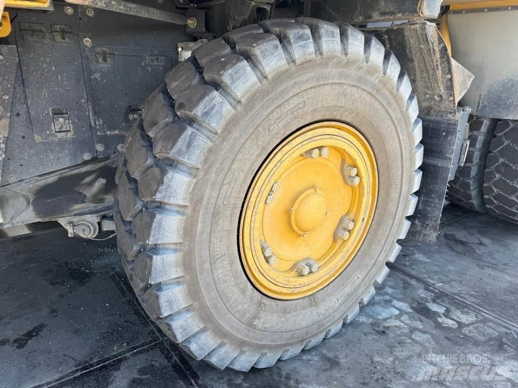 Komatsu HD405-7 Dumper - Starr