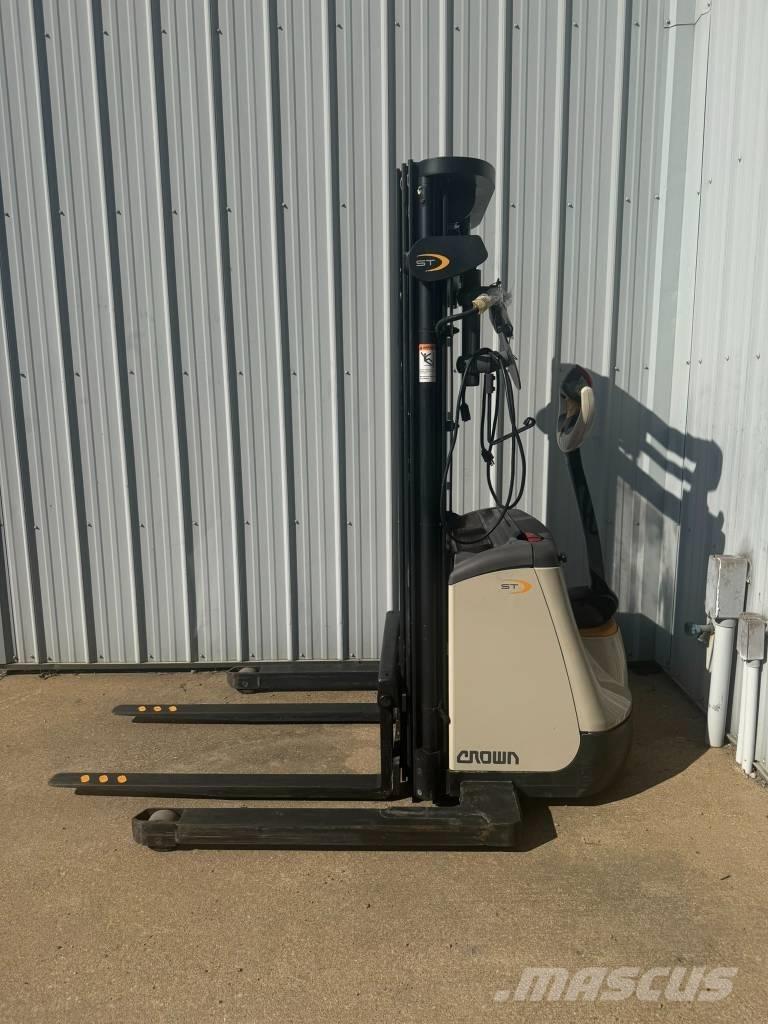 Crown ST3000-25 Elektrostapler