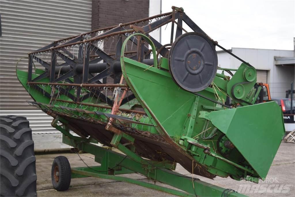 John Deere 1065 Mähdrescher