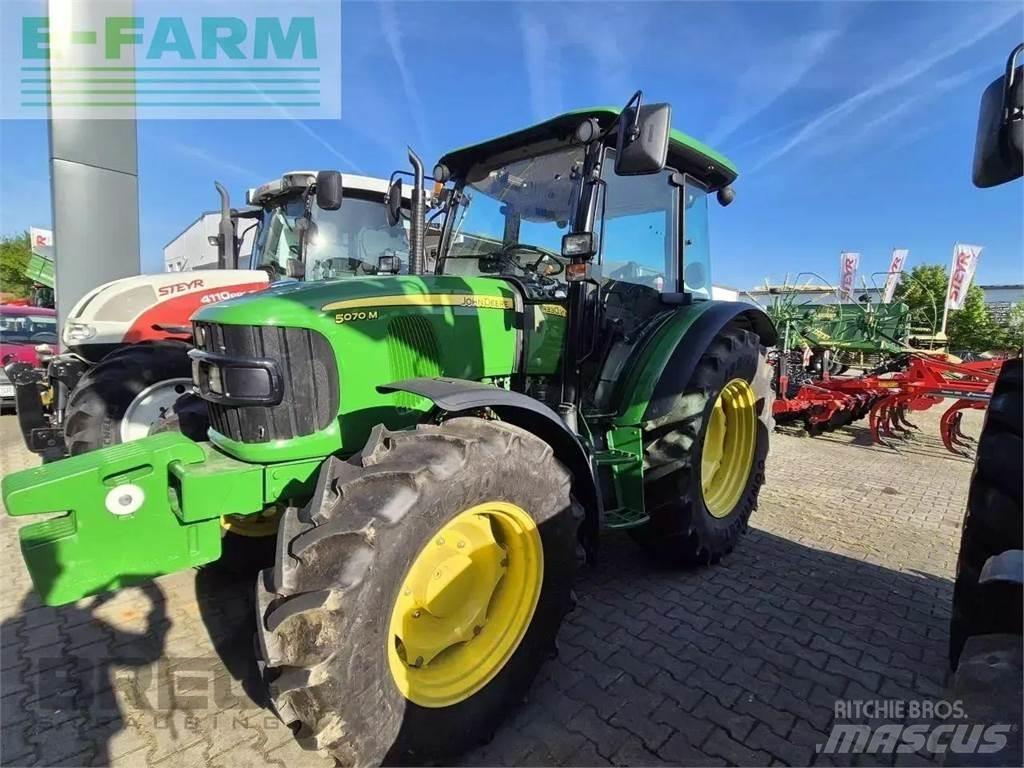 John Deere 5070 m Traktoren