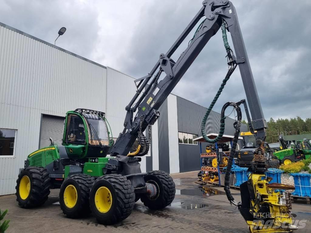 John Deere 1170 G Harvester