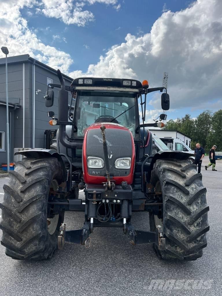 Valtra N 141 Traktoren